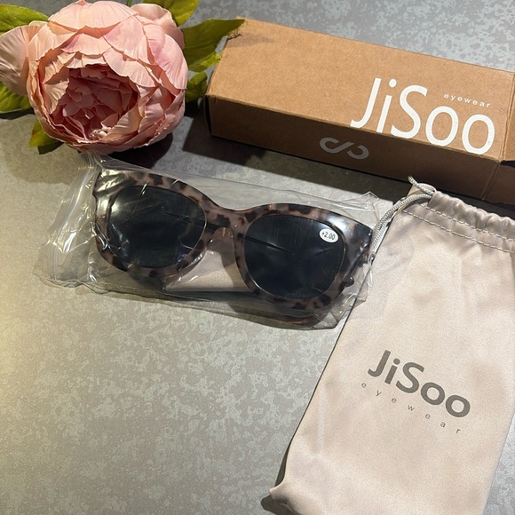 Accessories - JiSoo Oversized Reading Glasses for Women, 2.0 Magnification